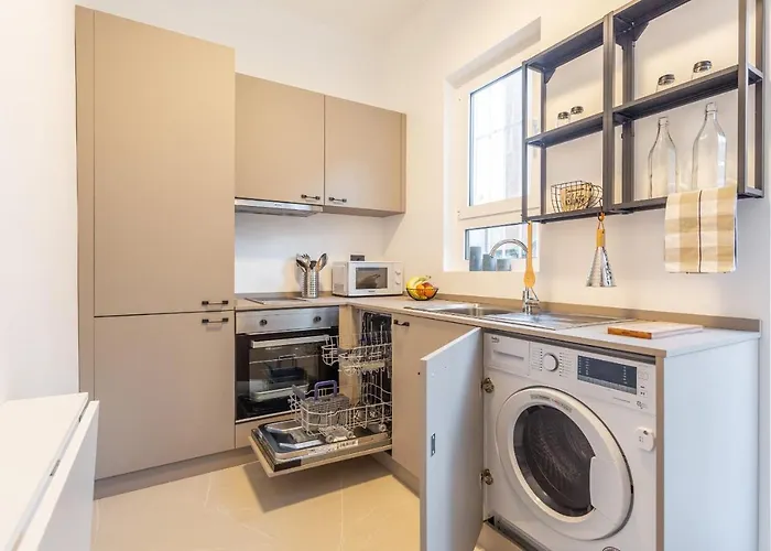 Monti Exclusive 3 Bedroom Apartment *